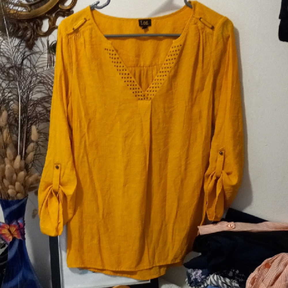 Lee Women's Yellow V-Neck Tunic with Eyelet Detail